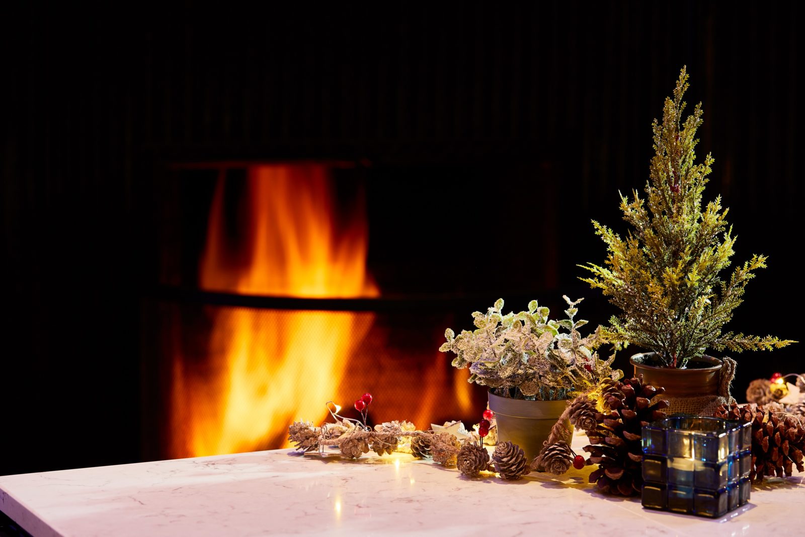 Hetland Christmas Fireplace